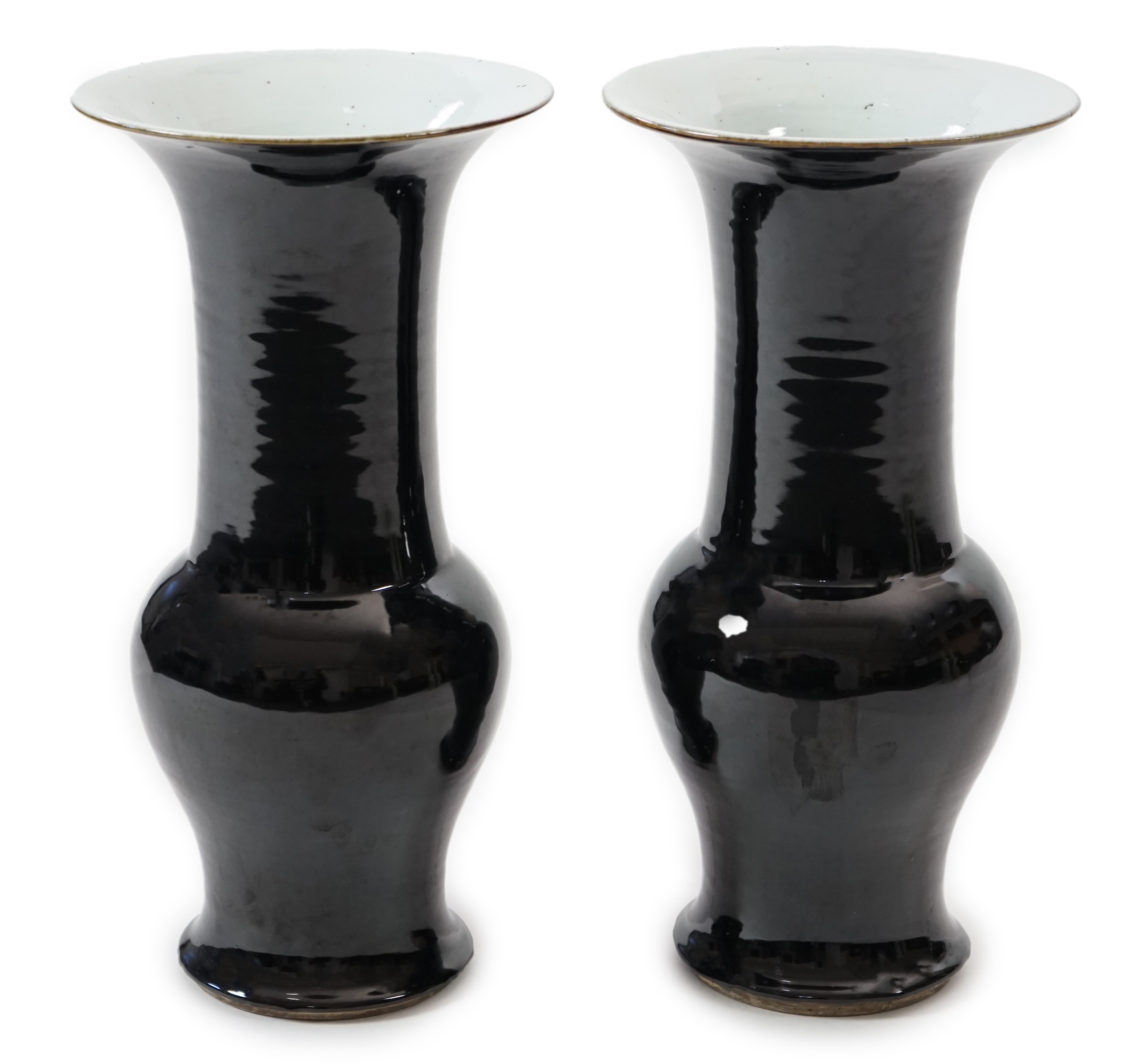 A pair of large Chinese mirror black glazed yen-yen vases, Kangxi period (1662-1722)